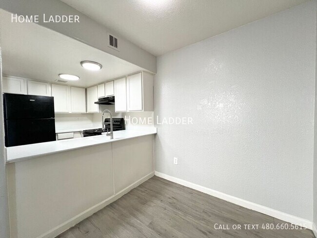 Building Photo - 4959 S Park Ave