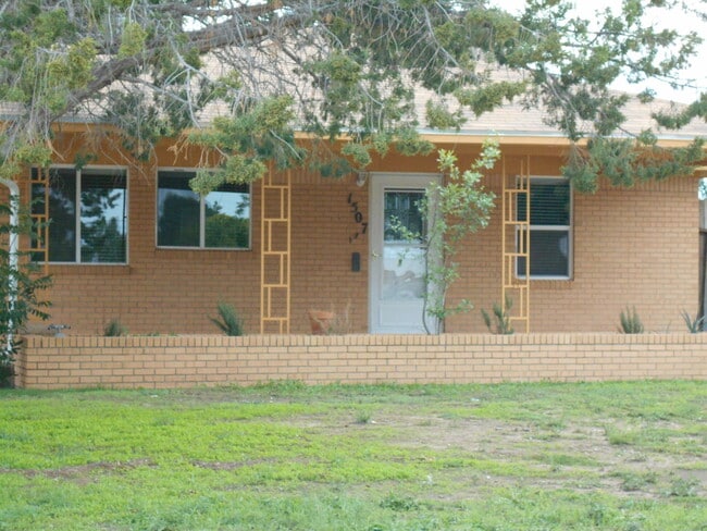 Building Photo - 3BR/2BA home.