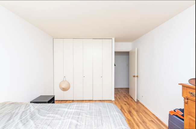 Building Photo - 211 E Ohio St