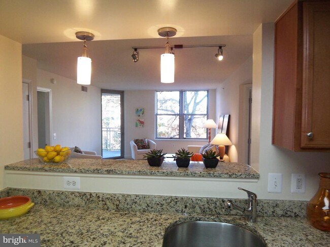 Building Photo - 11800 Sunset Hills Rd