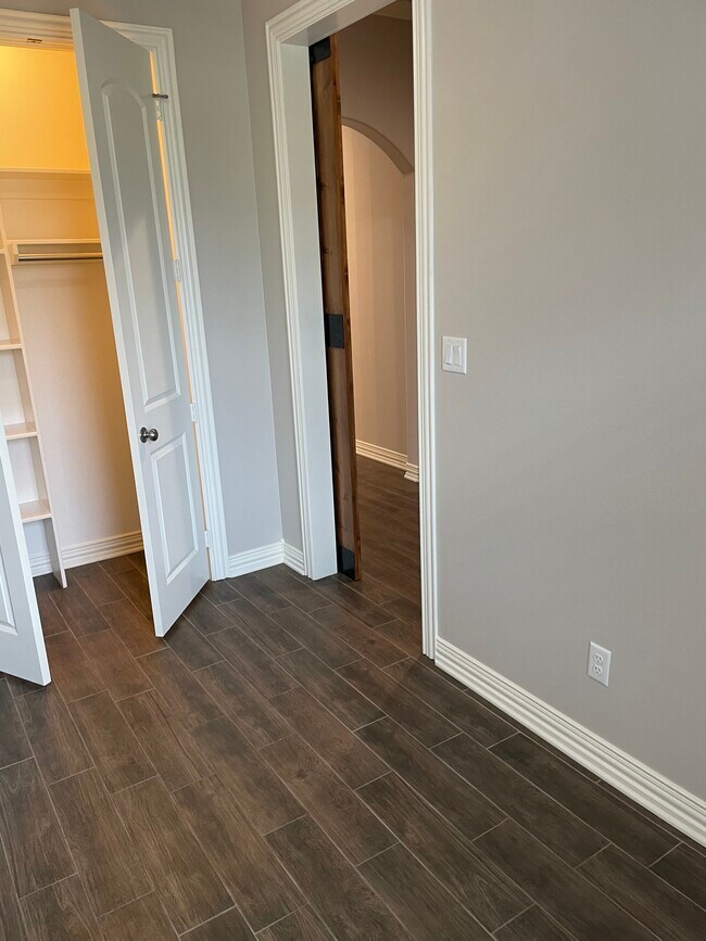 Building Photo - 3900 Gable Crest Ln