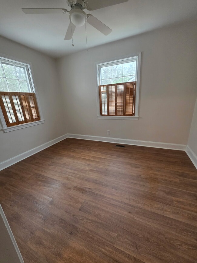 Building Photo - 612 Greenway Dr