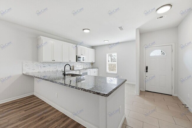 Building Photo - 5504 Wellesley Ave