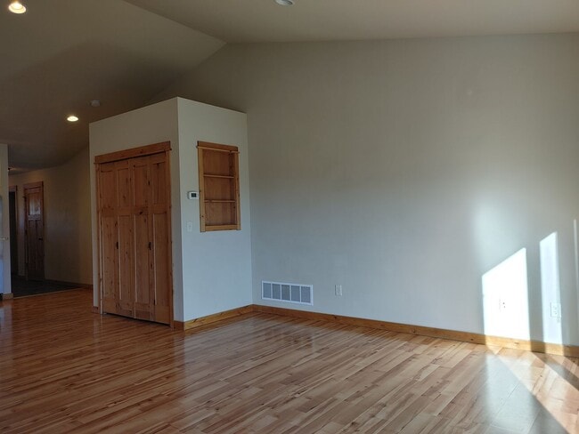 Building Photo - 110 Molly Dr