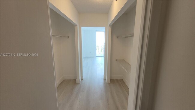 Building Photo - 20515 E Country Club Dr