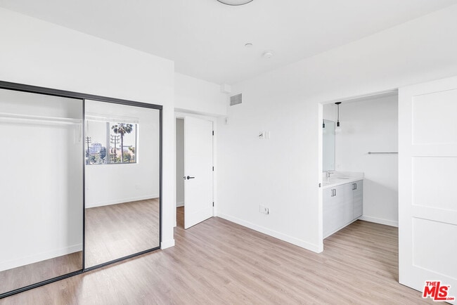 Building Photo - 747 Lillian Way