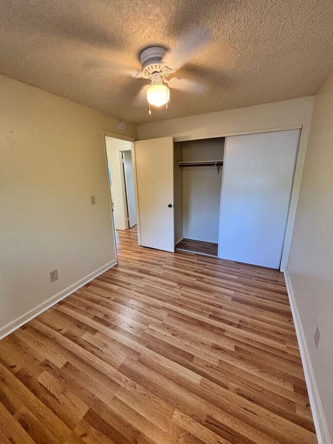 Building Photo - HOLM-4192SW17