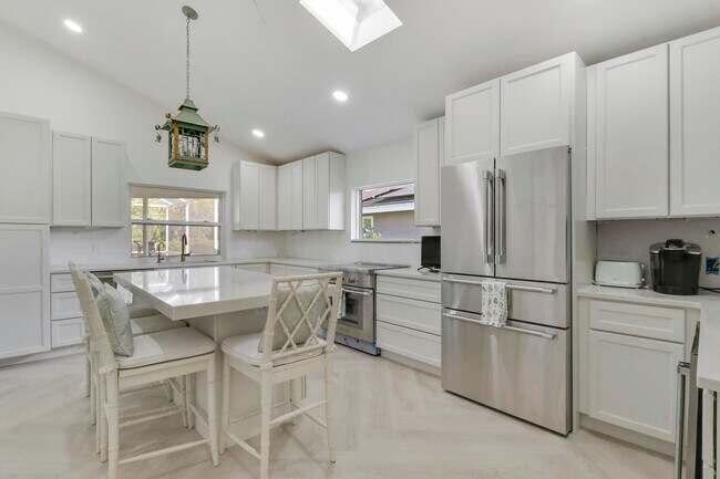 Building Photo - 13760 Sand Crane Dr