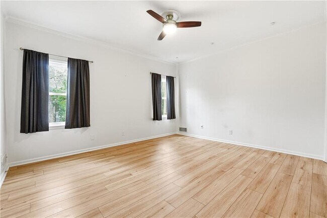 Building Photo - 125 River Park Dr