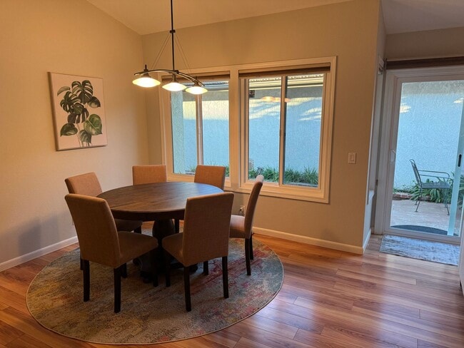 Building Photo - Short Term Furnished Beautiful SIngle Story Home