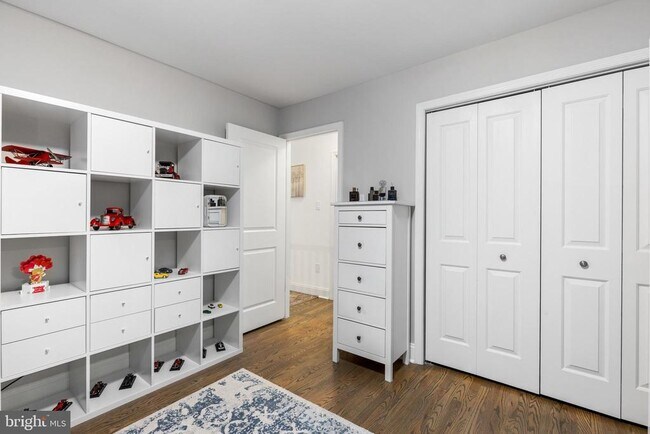 Building Photo - 9830 Meadow Valley Dr
