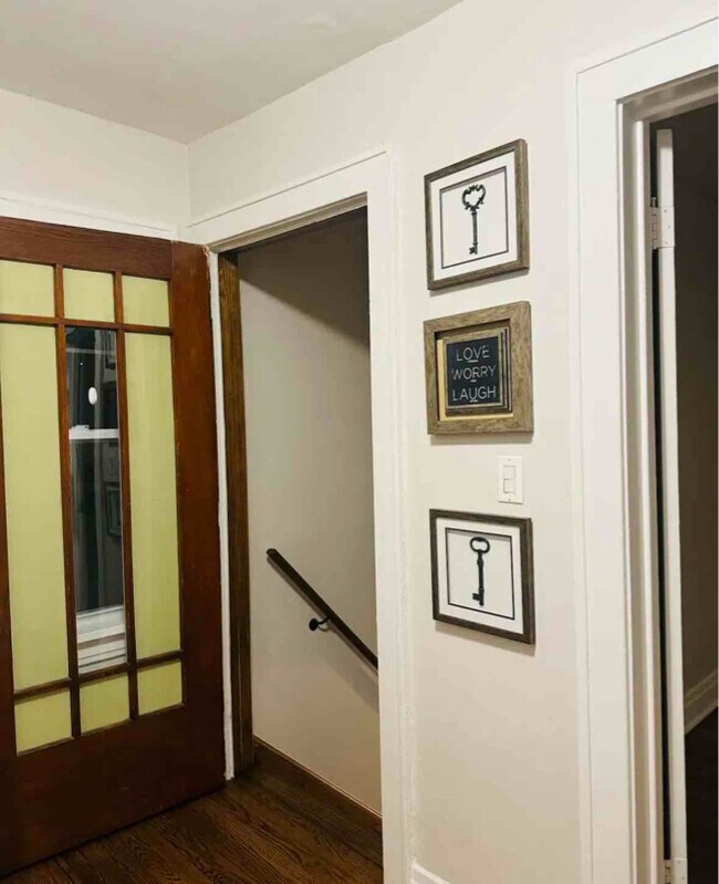 Building Photo - 161 E North Ave