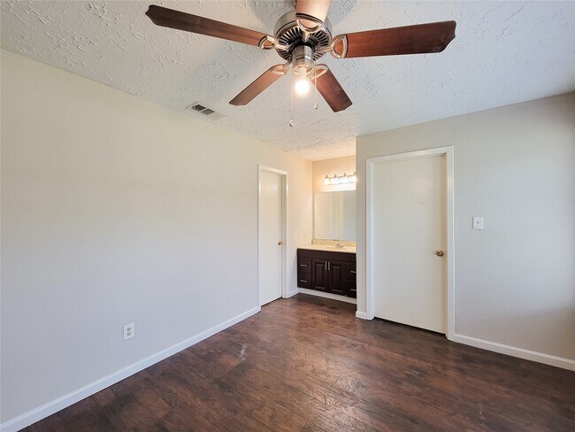 Building Photo - 9415 Beckford Dr