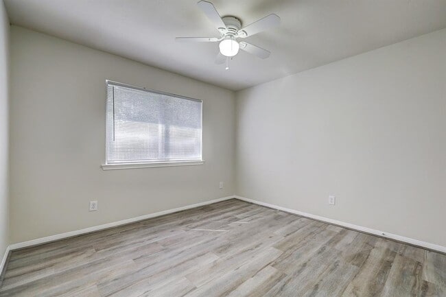Building Photo - 25407 Clover Ranch Dr