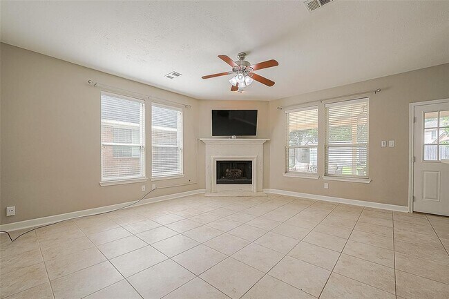 Building Photo - 1618 Savannah Dr