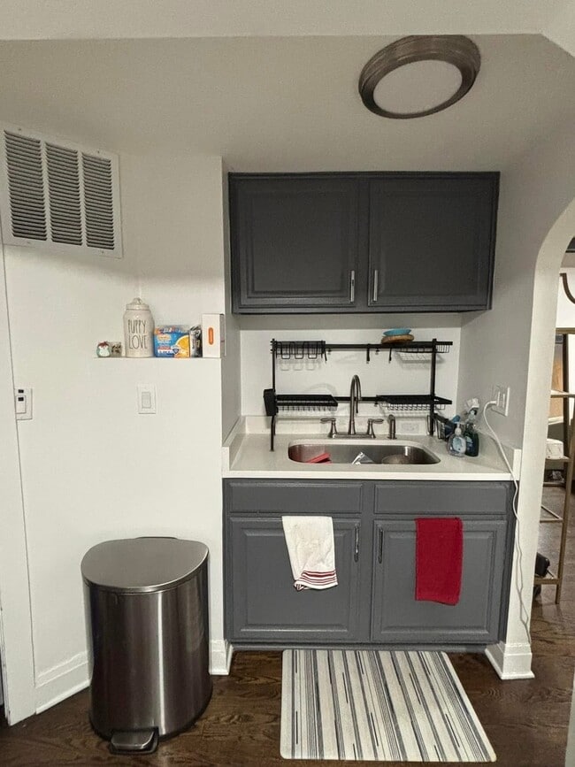 Building Photo - 3713 N Cicero Ave