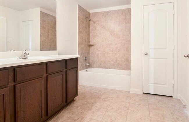 Building Photo - 22622 Cloverland Field Dr