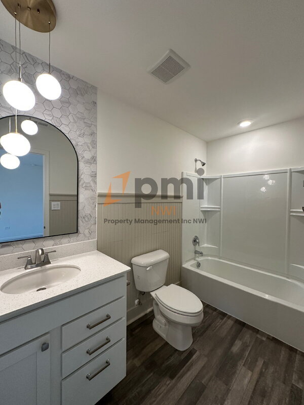 Building Photo - 1765 E 110th Pl