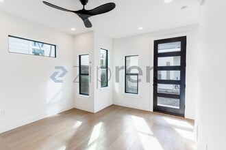 Building Photo - 2916 E 13th St