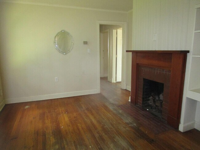 Building Photo - 298 W Poplar Ave