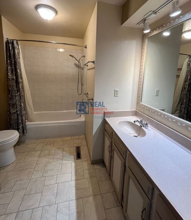 Building Photo - 4044 Cypress Ct