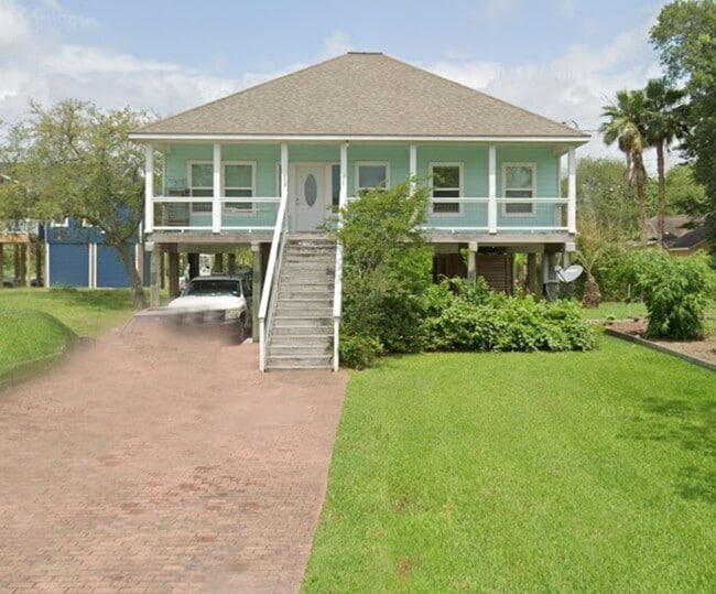 Primary Photo - 909 Grunewald Ave