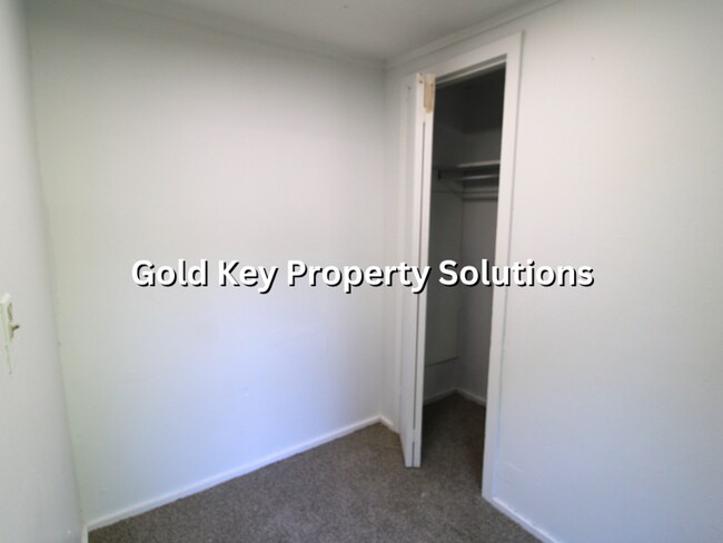 Building Photo - MUNCIE 4 BR 1 BA House with Central Air and Garage (NO SECTION 8)