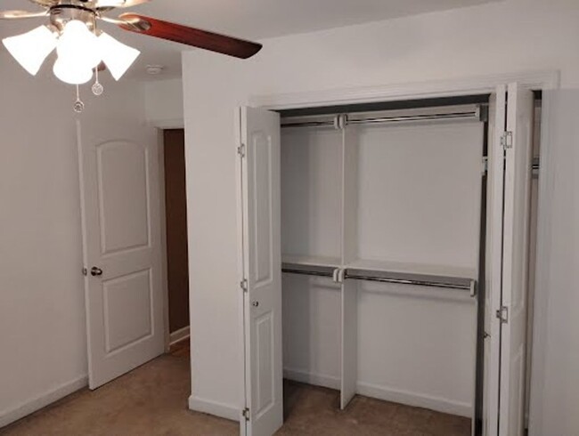 Building Photo - 3 Bedroom 2 Bathroom