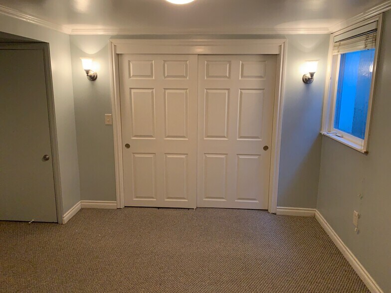 Building Photo - 1409 NE 71st Ave