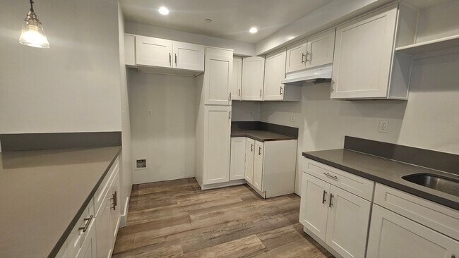 Building Photo - 10960 Avalon Blvd