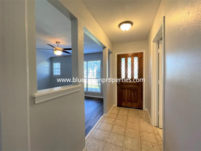 Building Photo - 1920 Oakbluff Dr