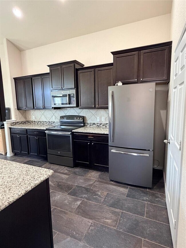 Building Photo - 1313 Fawn Lily Dr