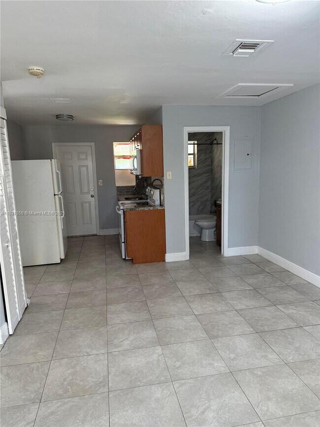 Building Photo - 4680 SW 33rd Ave
