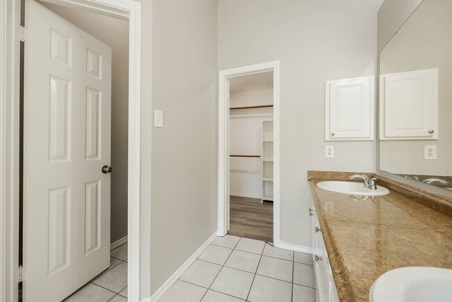 Building Photo - 1723 Milholland Dr
