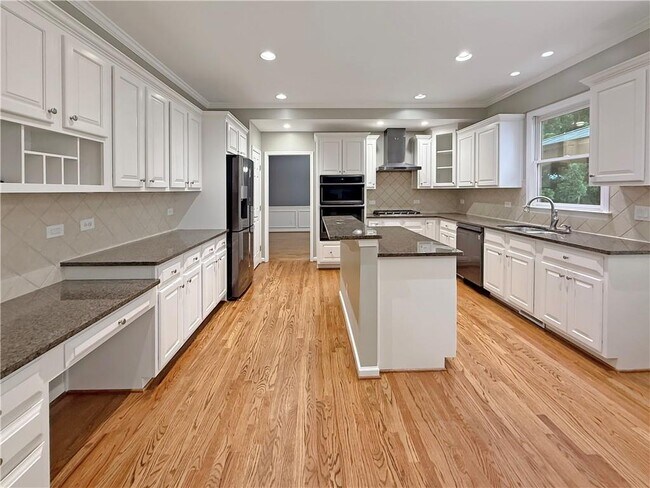 Building Photo - 5910 Westcroft Ln