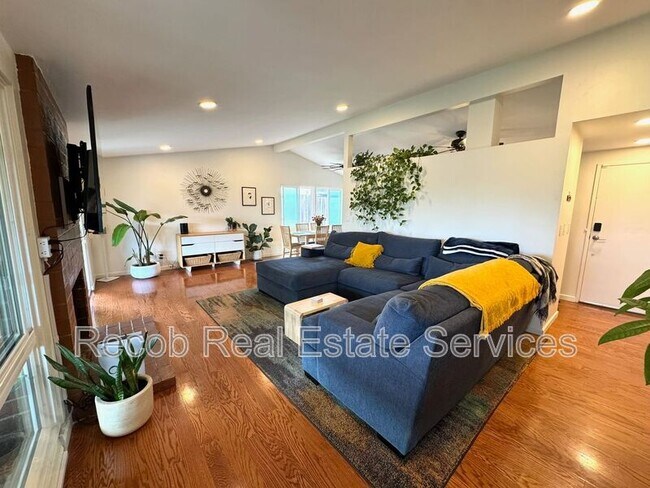 Building Photo - 3452 Lockwood Dr