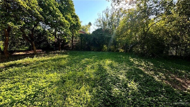 Building Photo - 10 Tulipan Dr