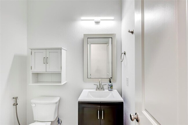 Building Photo - 3405 Venezia View