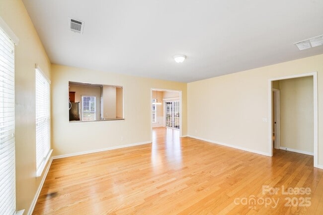 Building Photo - 2018 Sweetleaf Dr