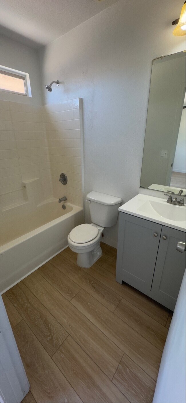 Building Photo - 1086 E Santa Cruz Ln