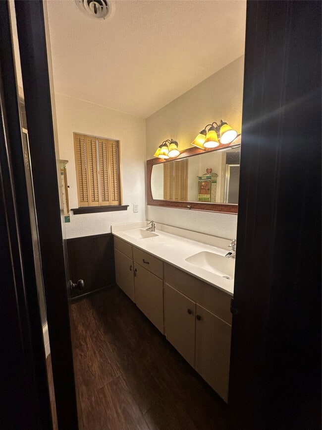 Building Photo - 1604 Hailey St