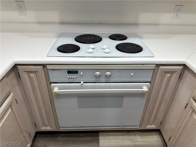 Building Photo - 601 Cabrillo Cir