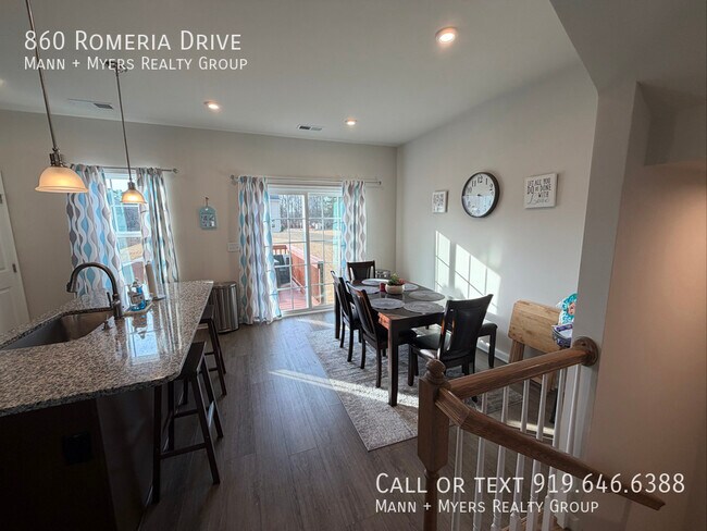 Building Photo - 860 Romeria Dr