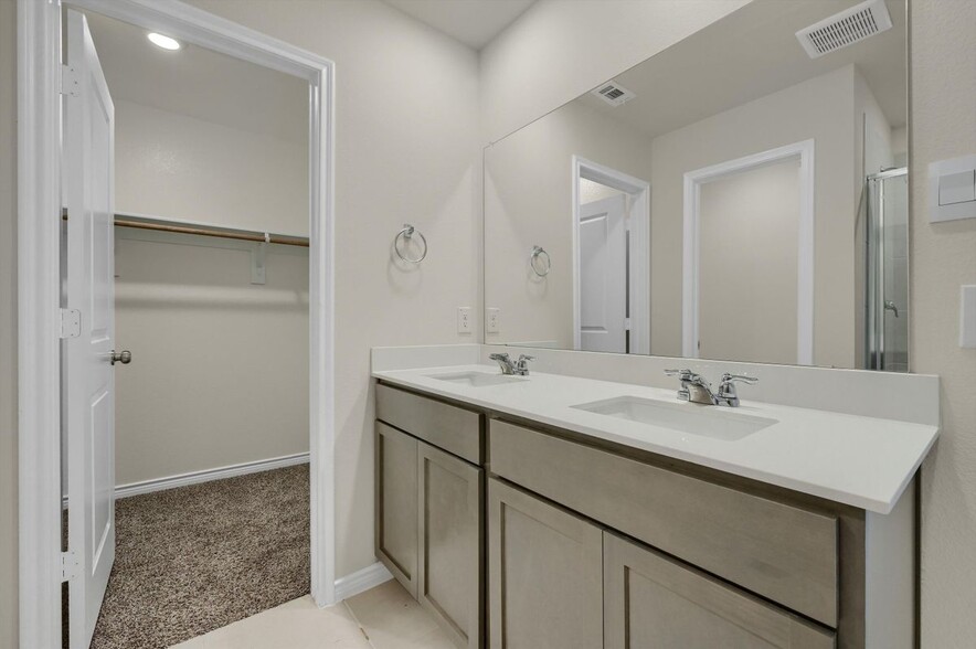 Building Photo - 804 Honey Maple St