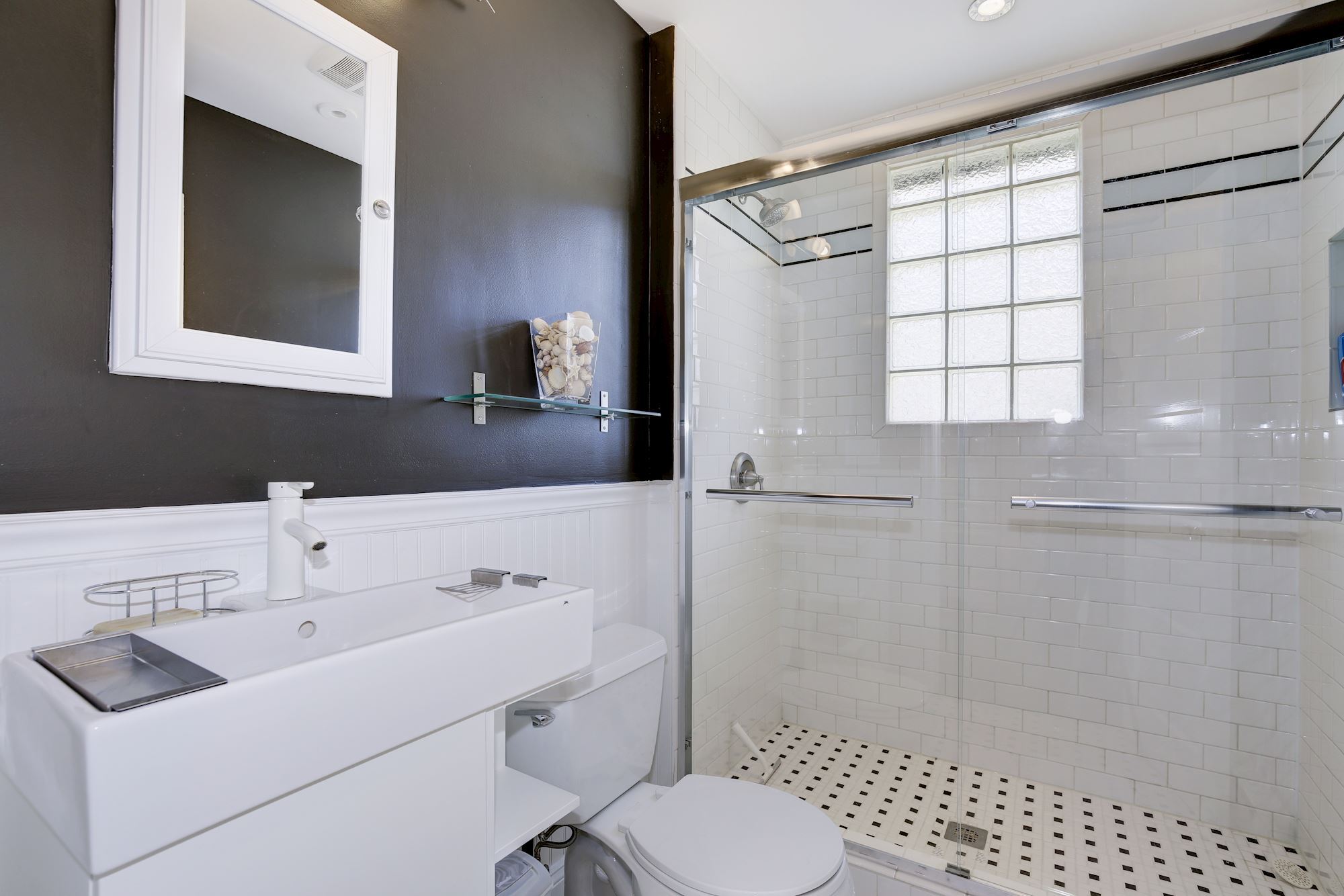 Roomy 1st floor full bathroom! - 4604 4th St S