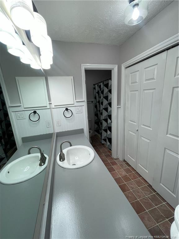 Building Photo - 2105 Wexford Oaks Ct