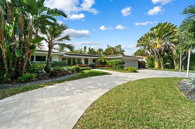 Building Photo - 2617 Bayview Dr
