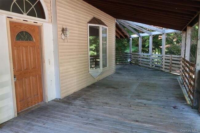 Building Photo - 9 Conklin Ln