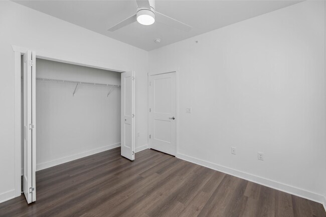 Building Photo - 1811 W Wysteria Ln