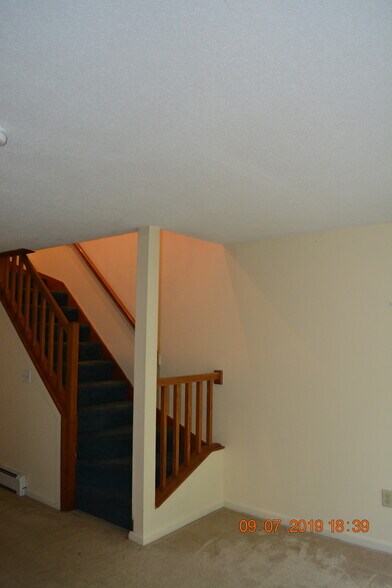 Building Photo - 35 Potter Ln